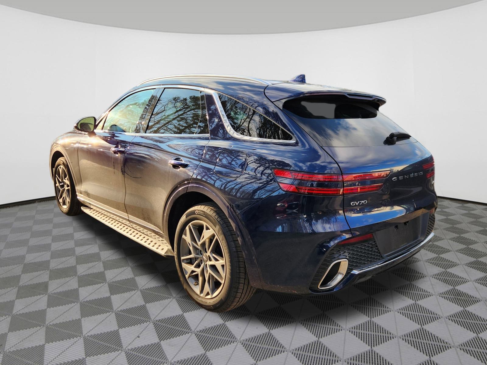 Used 2025 Genesis GV70 2.5T image 3