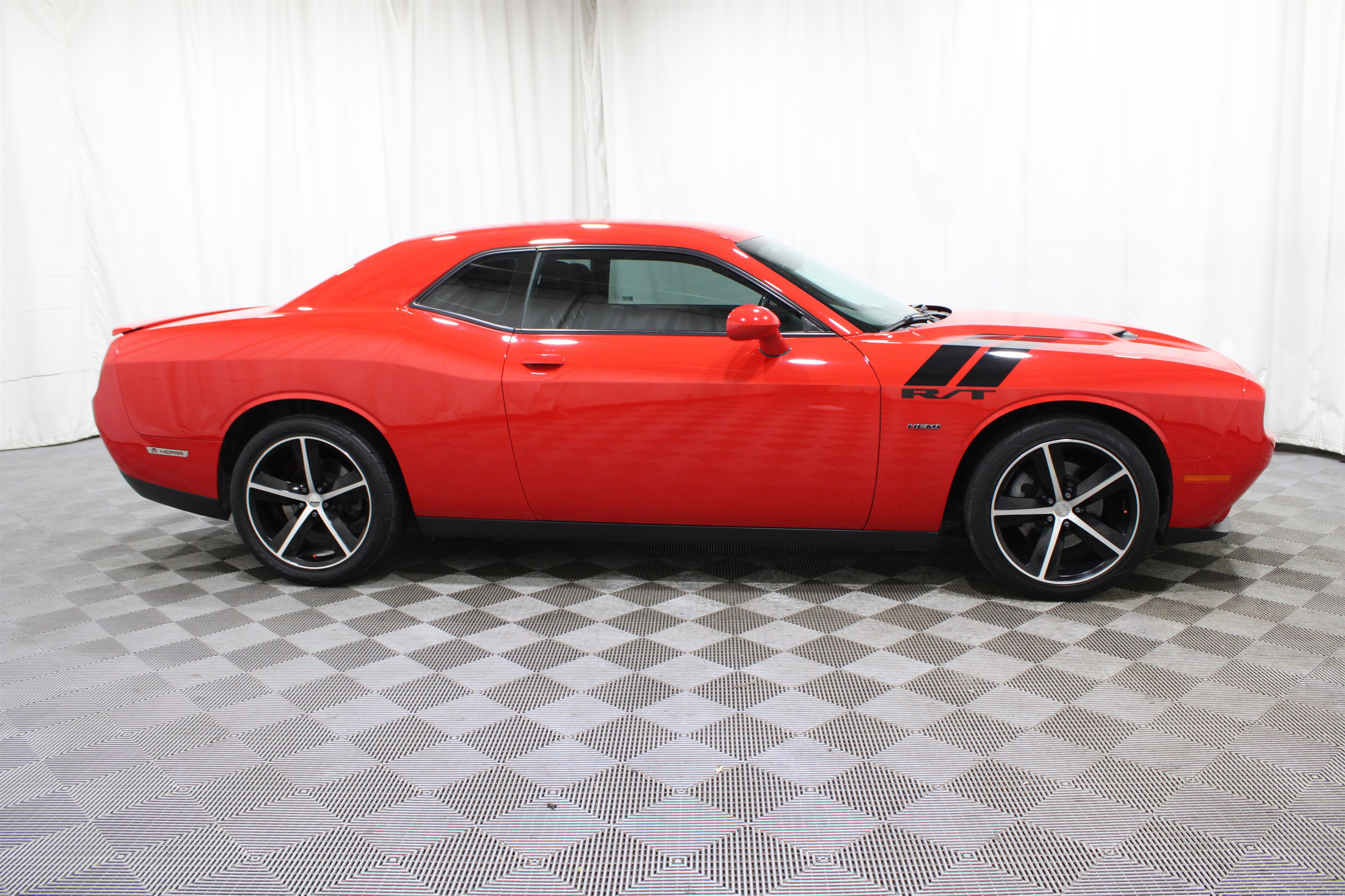 Used 2016 Dodge Challenger R/T image 25