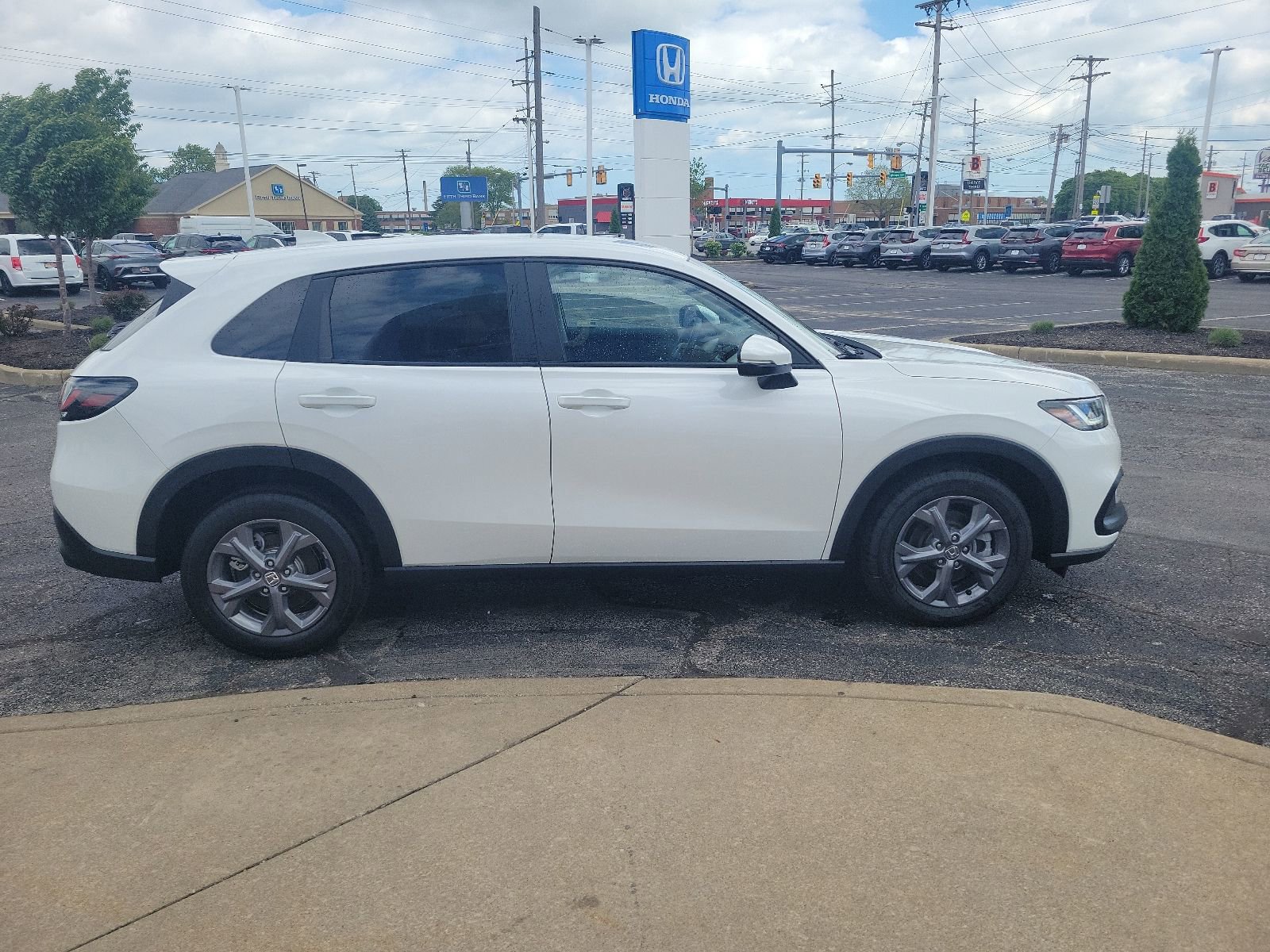 New 2026 Honda HR-V LX image 4