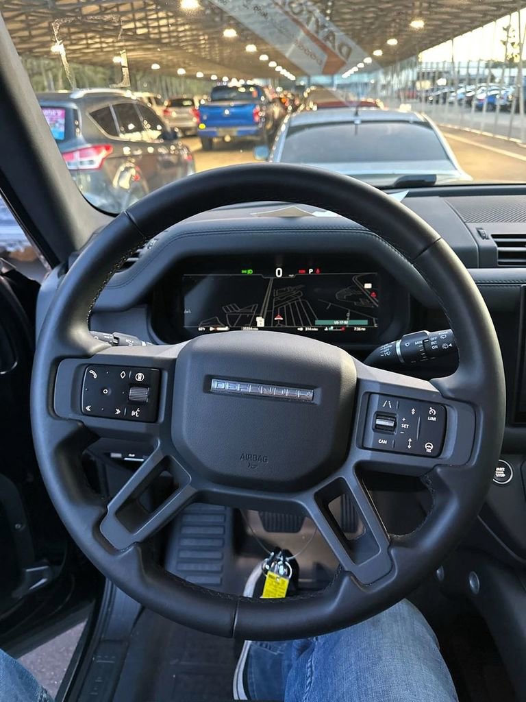 Used 2025 Land Rover Defender 110 S image 13