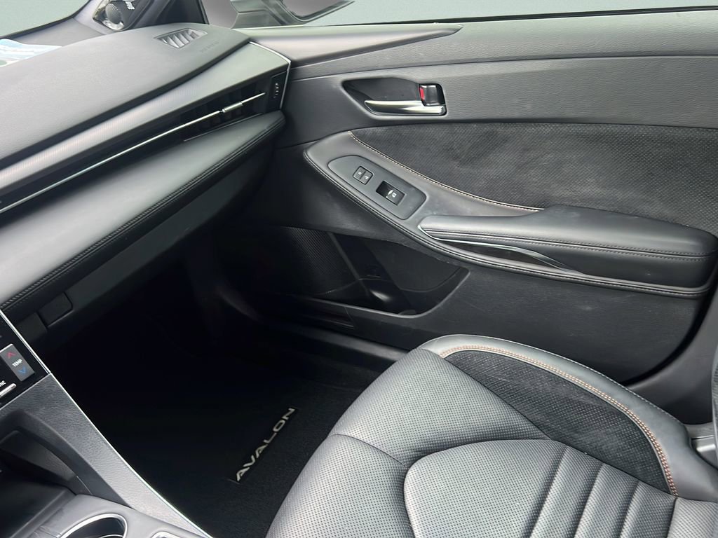 Used 2019 Toyota Avalon Touring FWD image 12