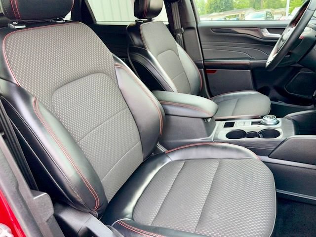 Used 2024 Ford Escape ST-Line w/ Tech Pack #1 FWD image 9
