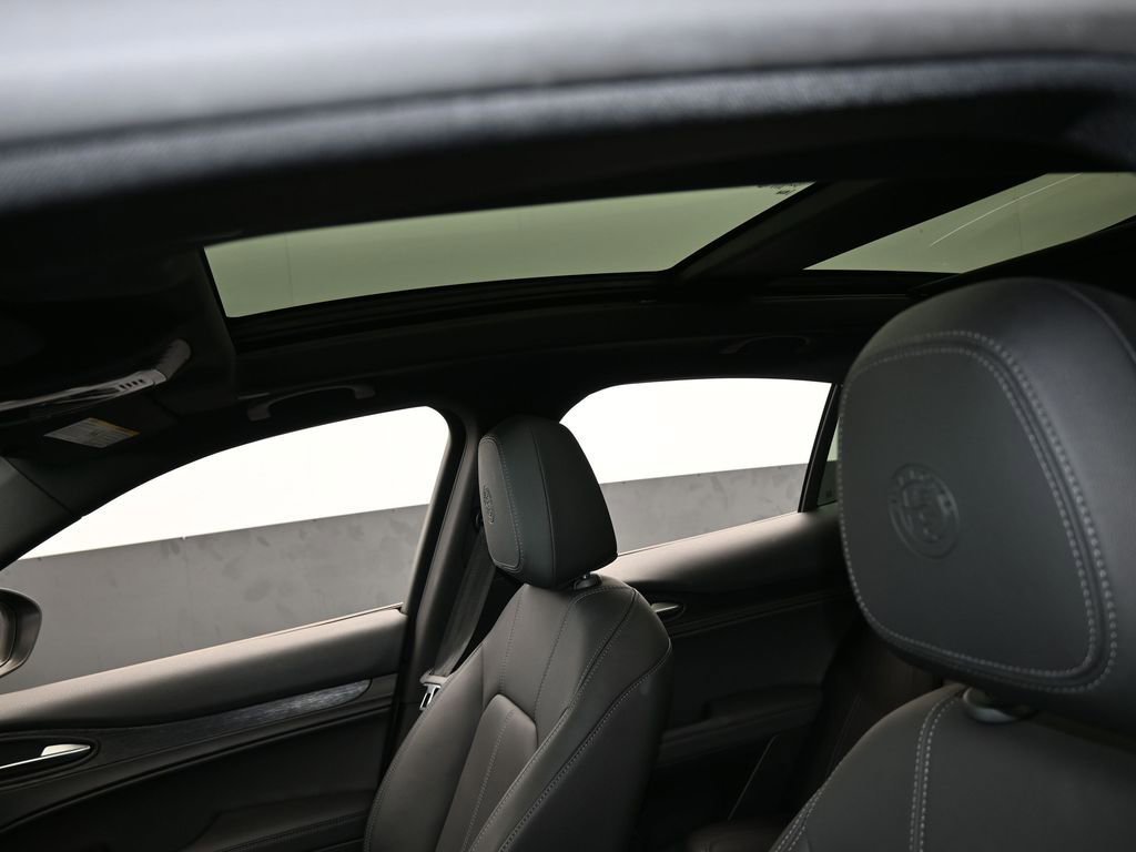 Used 2023 Alfa Romeo Stelvio Sprint image 11