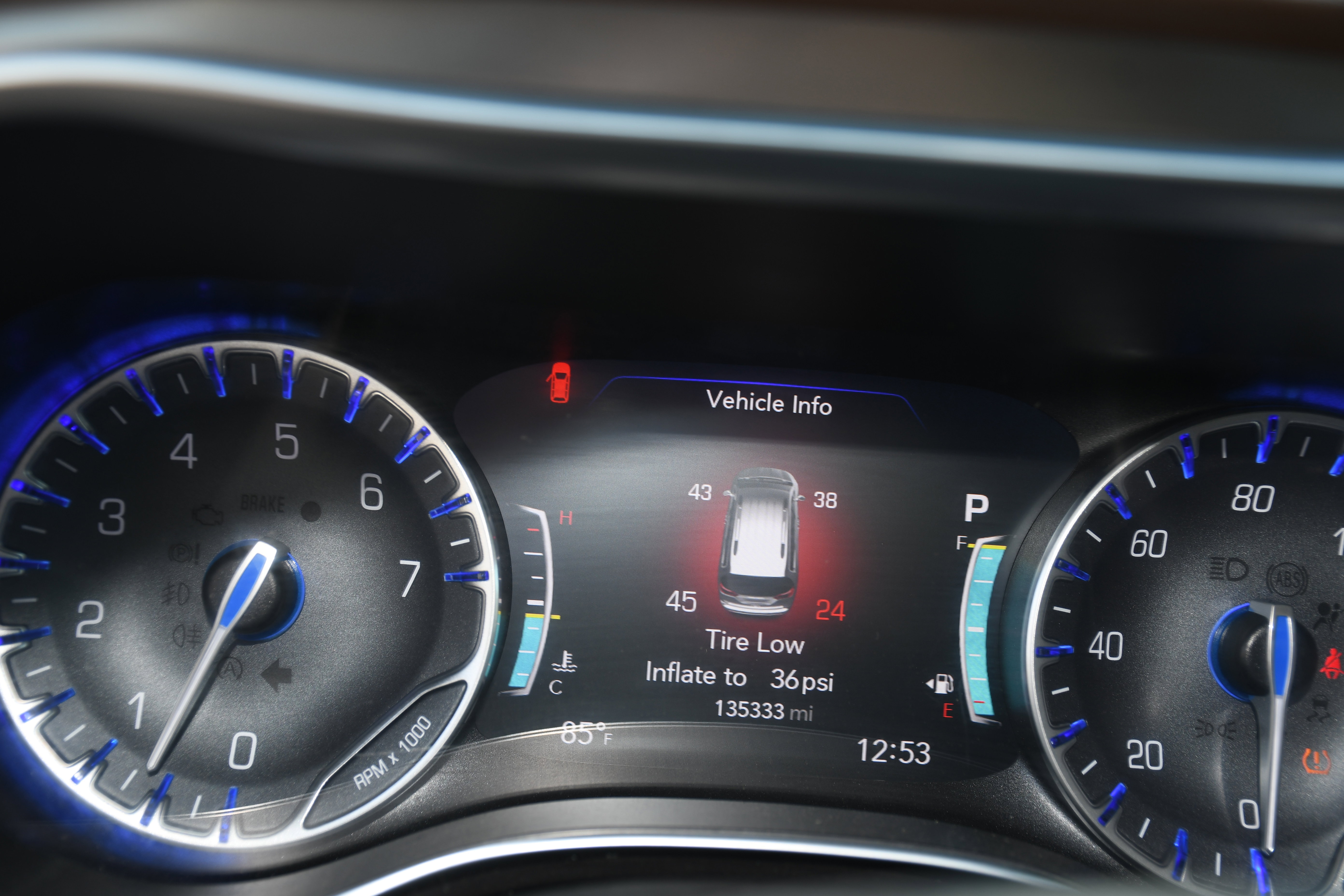 Used 2017 Chrysler Pacifica Limited w/ UConnect Theater Package image 15