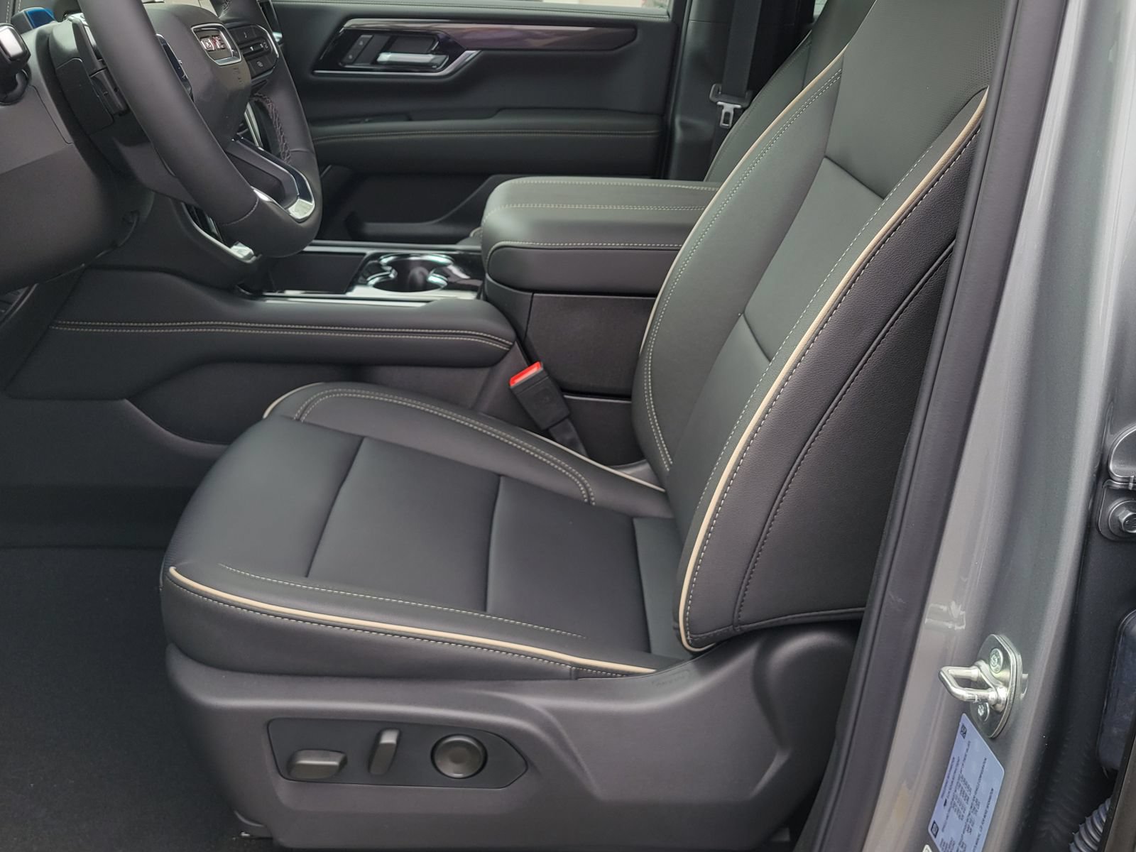 New 2026 GMC Yukon XL Elevation w/ Elevation Premium Package AWD/4WD image 9