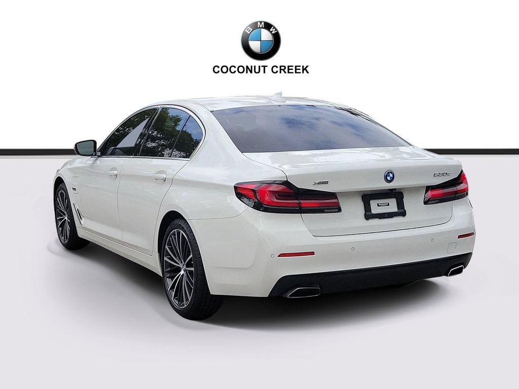 Used 2023 BMW 530e xDrive w/ Premium Package AWD/4WD image 3