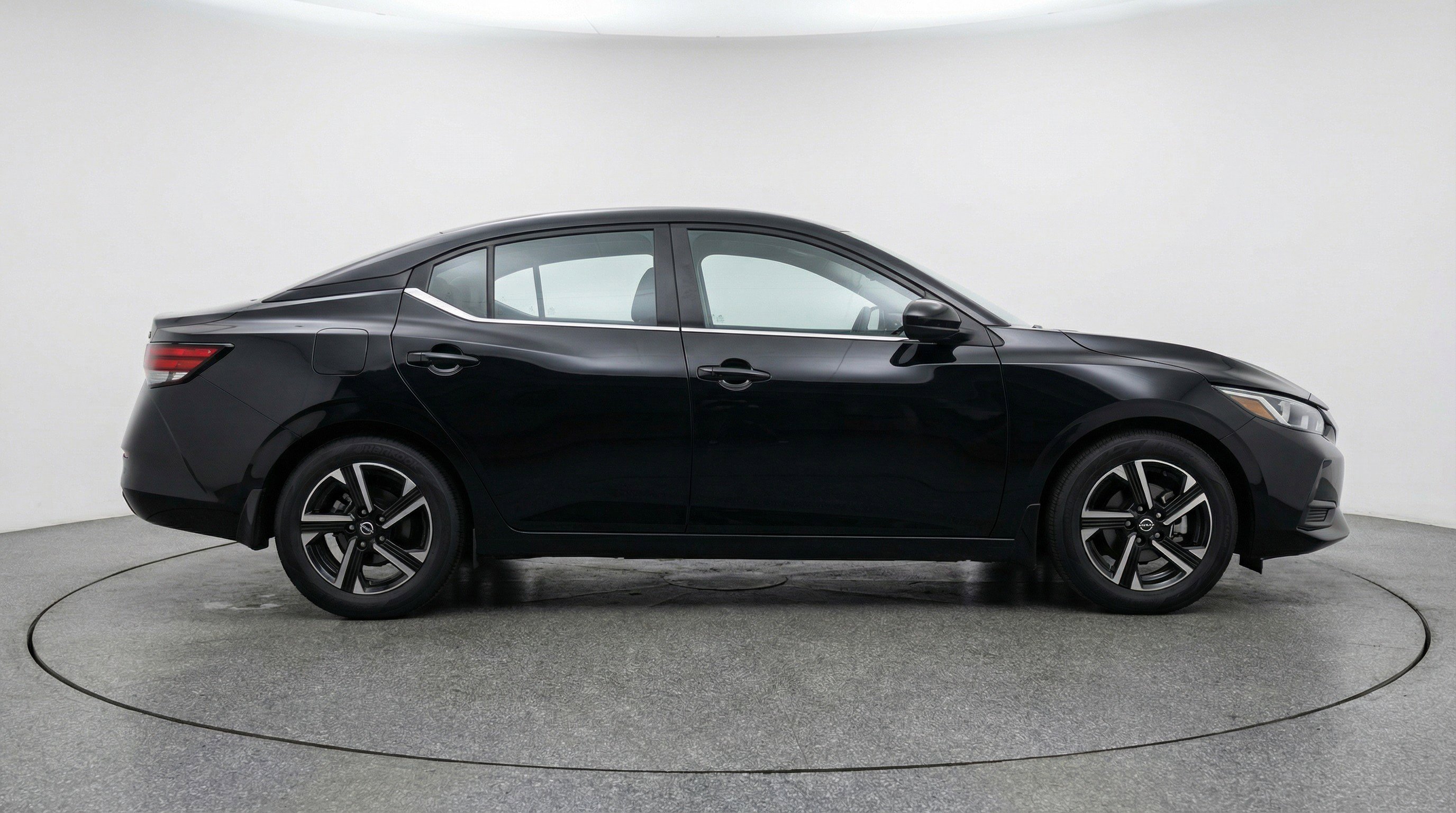 Used 2025 Nissan Sentra SV FWD image 11