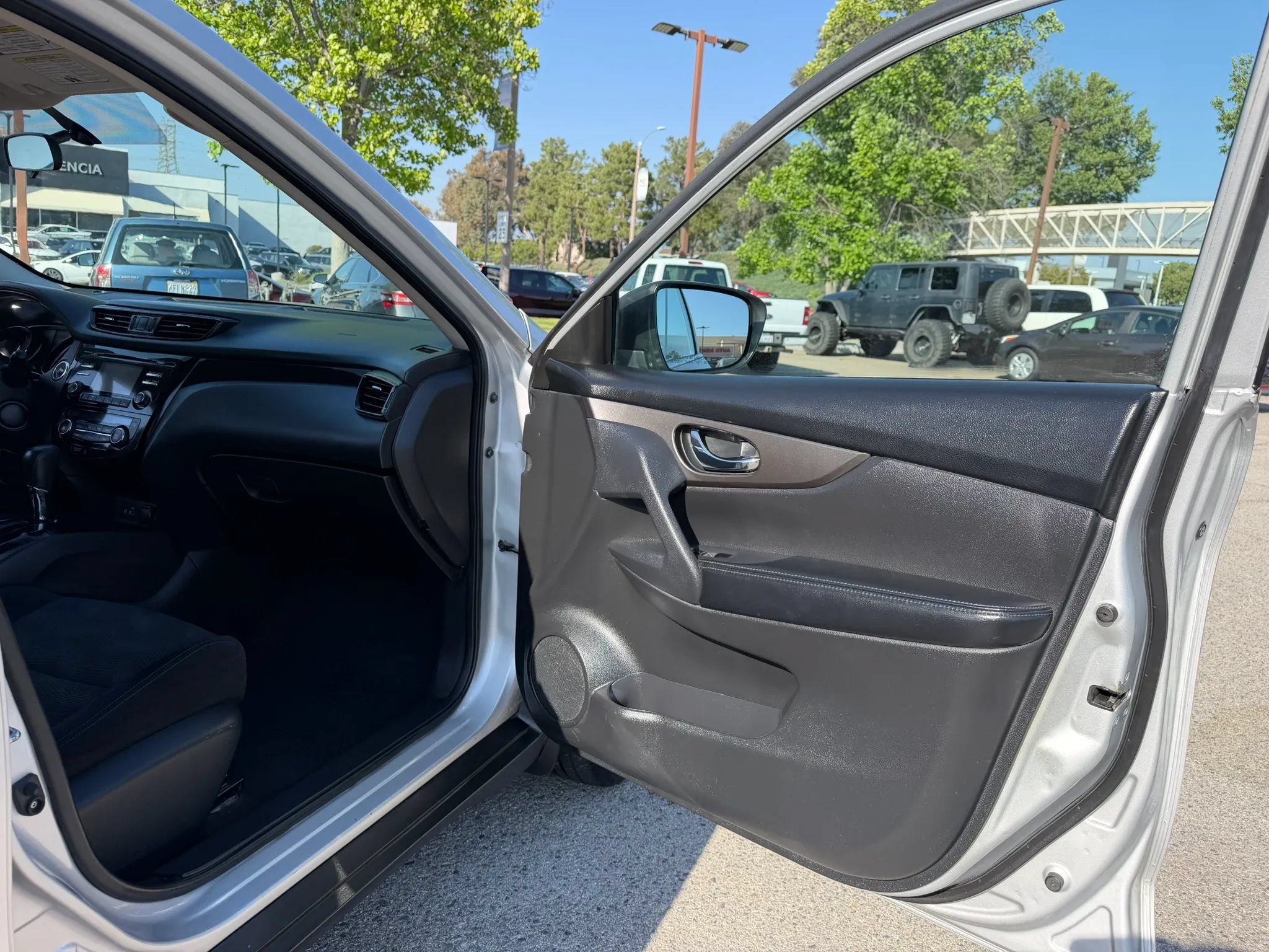 Used 2014 Nissan Rogue SV FWD image 20