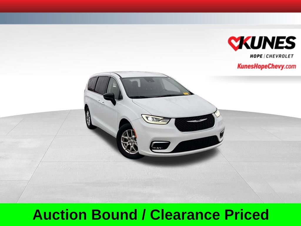 Used 2024 Chrysler Pacifica Touring-L