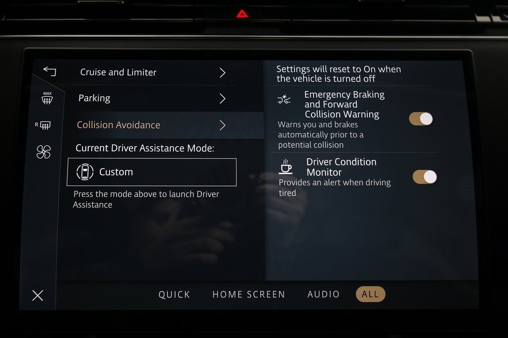 Used 2025 Land Rover Range Rover SE image 33