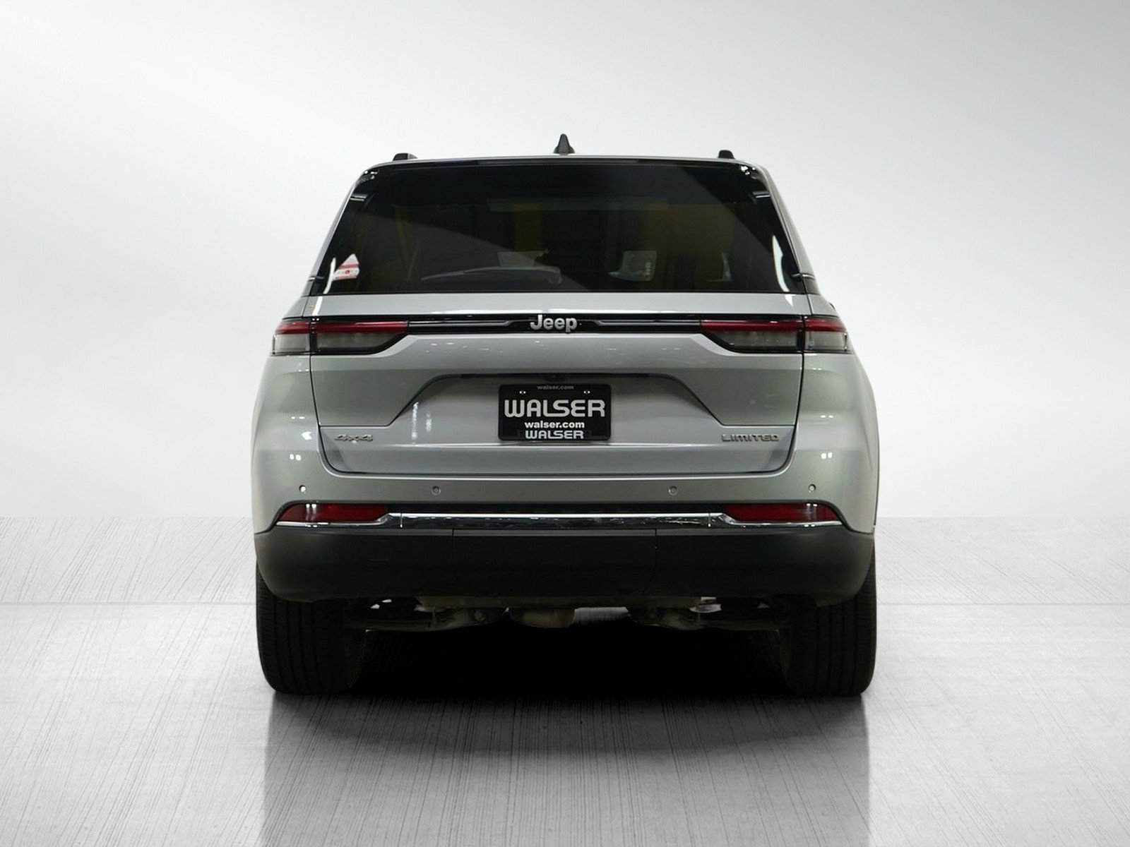 Used 2024 Jeep Grand Cherokee Limited image 4