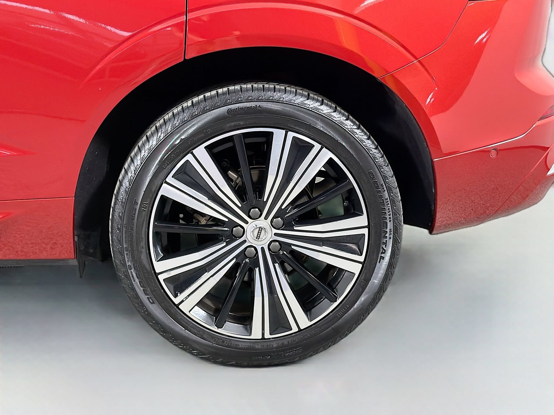 Certified 2023 Volvo XC60 B5 Plus w/ Protection Package Premier FWD image 29