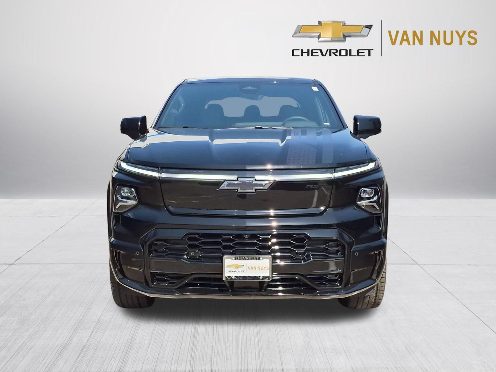 New 2026 Chevrolet Silverado EV 4x4 Crew Cab image 2