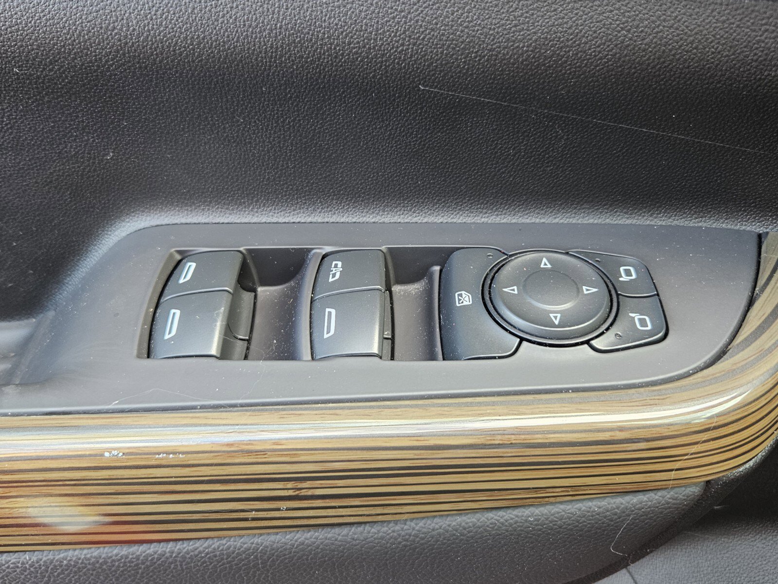 Used 2022 GMC Acadia SLE w/ Driver Convenience Package image 16