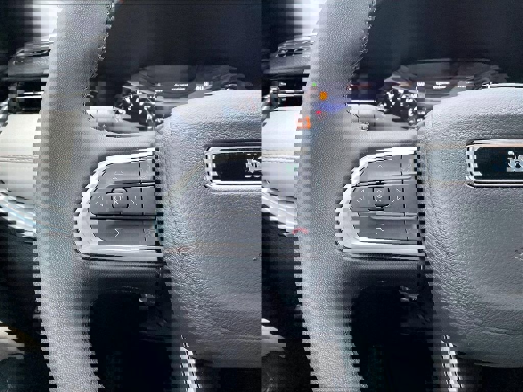 Used 2024 Jeep Compass Limited image 23