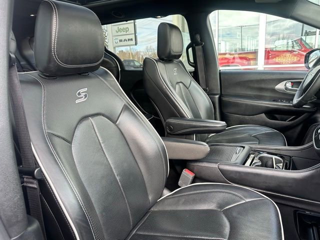 Used 2025 Chrysler Pacifica Limited FWD image 15