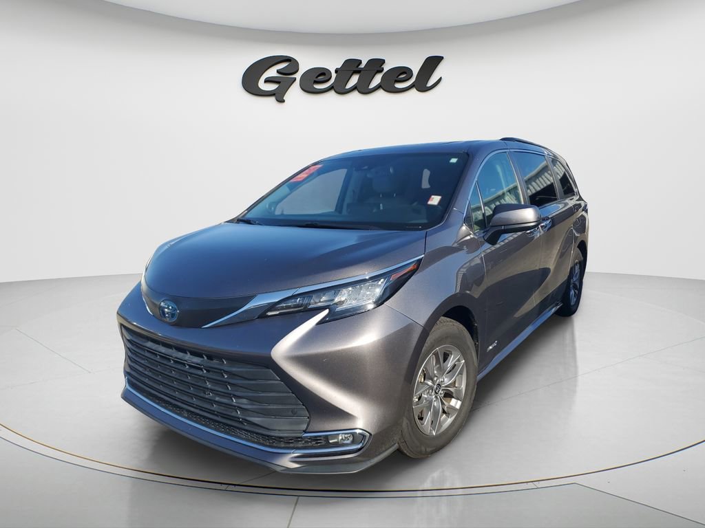 Used 2021 Toyota Sienna XLE w/ XLE Plus Package image 2