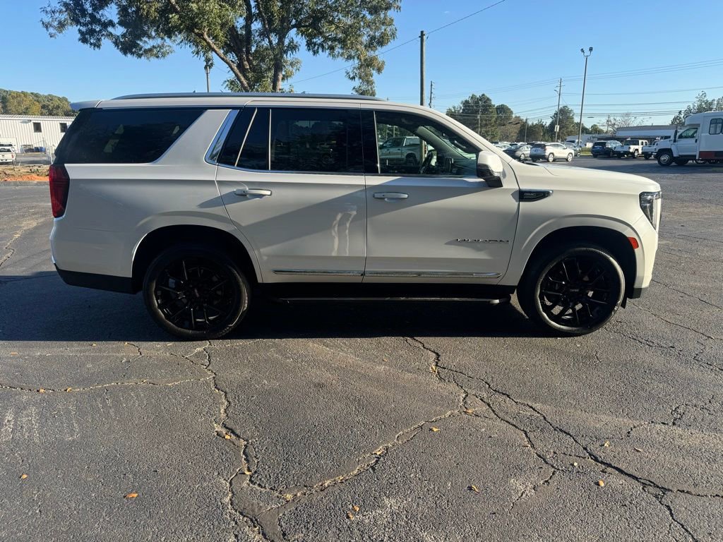 Used 2023 GMC Yukon SLT w/ SLT Premium Package image 9