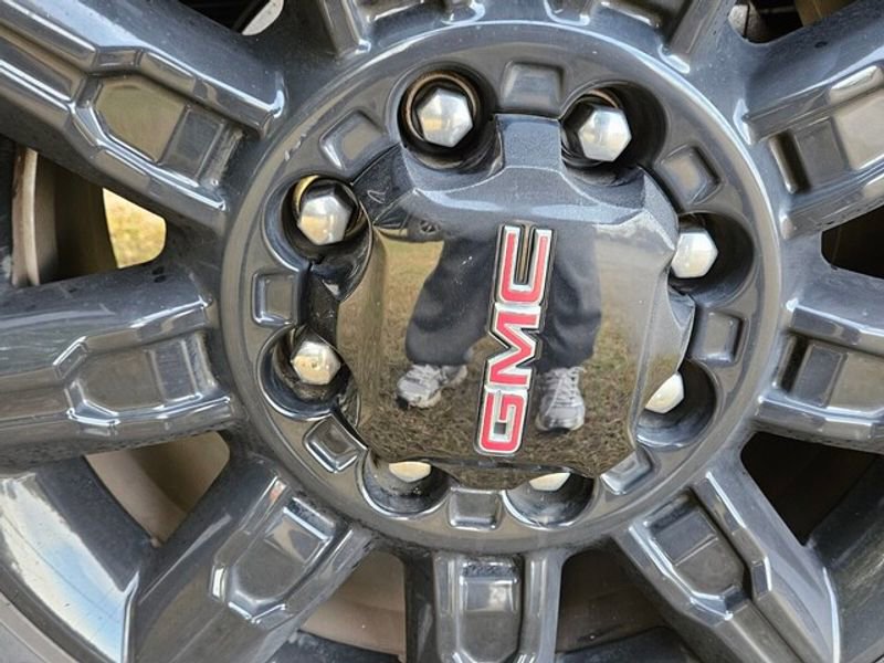 Used 2024 GMC Sierra 2500 AT4 w/ AT4 Premium Plus Package image 9