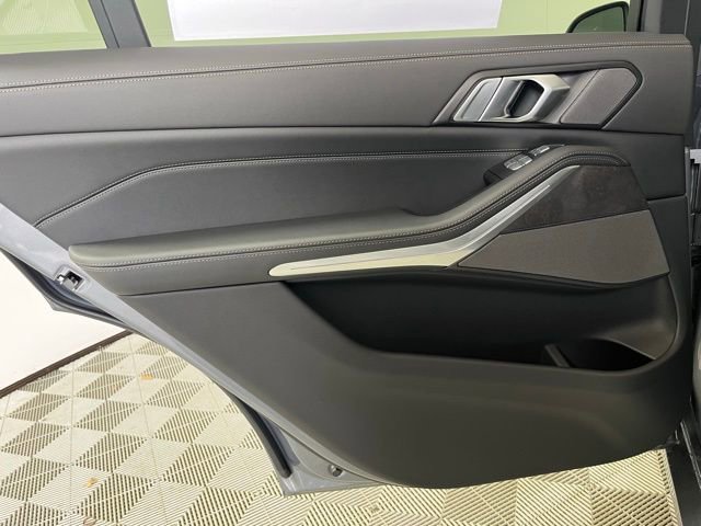 Used 2025 BMW X7 xDrive40i w/ Premium Package image 22