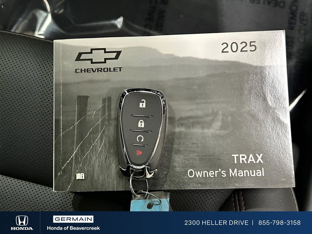 Used 2025 Chevrolet Trax RS w/ Sunroof Package FWD image 27