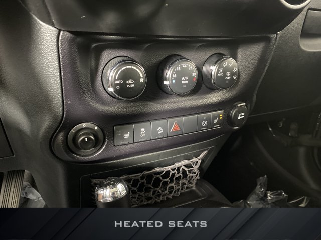 Used 2015 Jeep Wrangler Unlimited Sahara w/ Dual Top Group AWD/4WD image 5