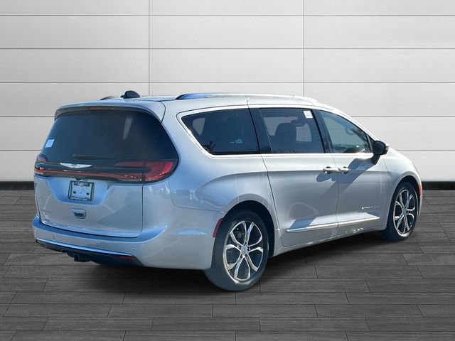 New 2026 Chrysler Pacifica Pinnacle w/ Trailer Tow Group FWD image 3