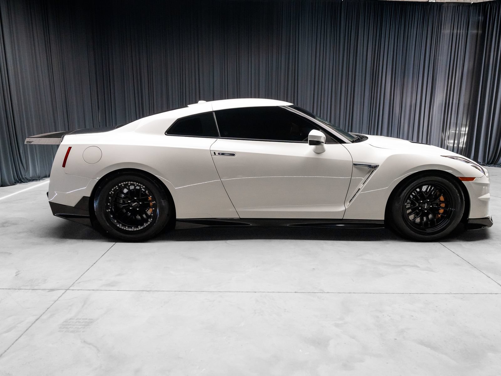 Used 2024 Nissan GT-R Premium w/ Premium Interior Package AWD/4WD image 20