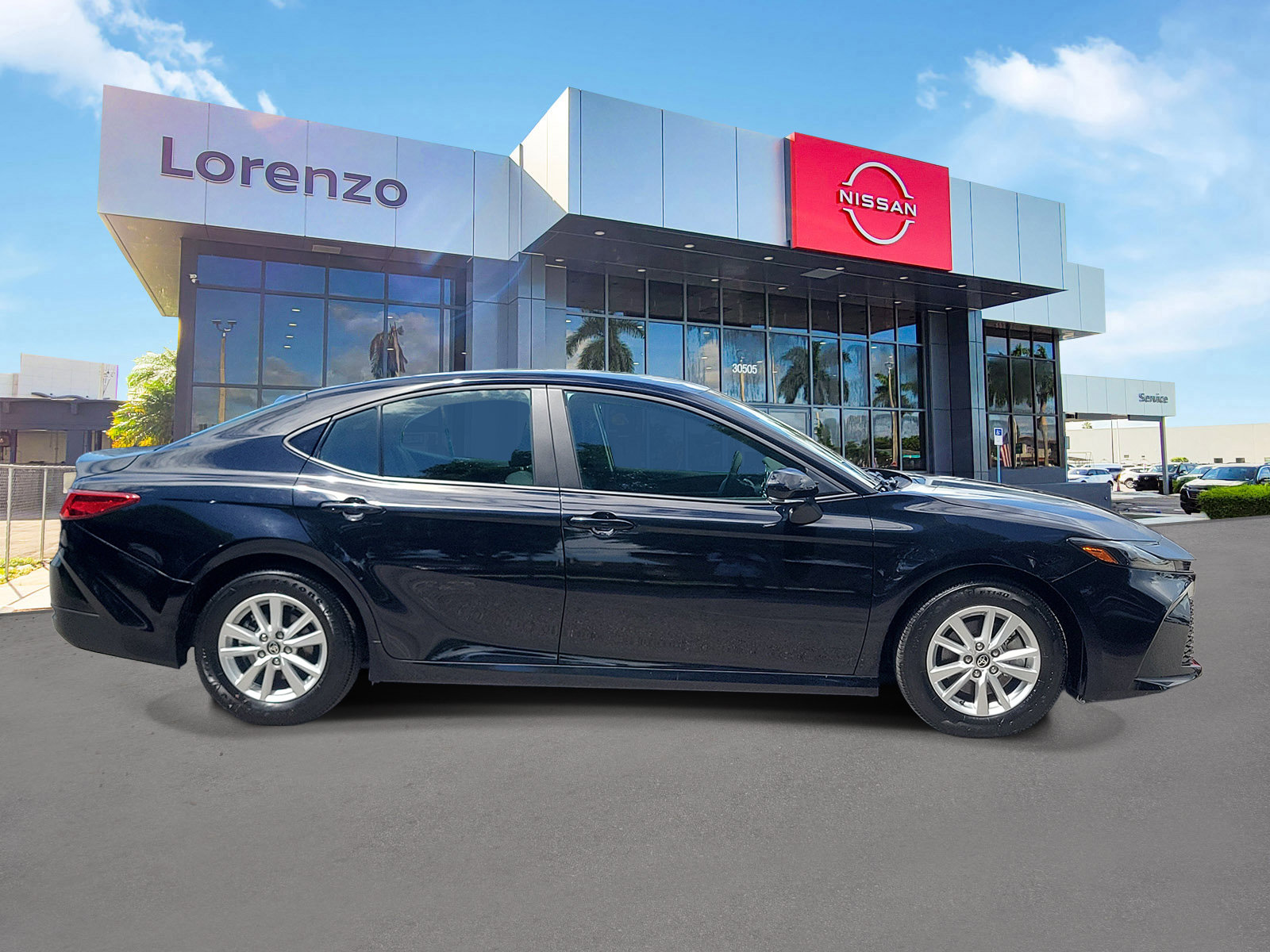Used 2025 Toyota Camry LE FWD image 4
