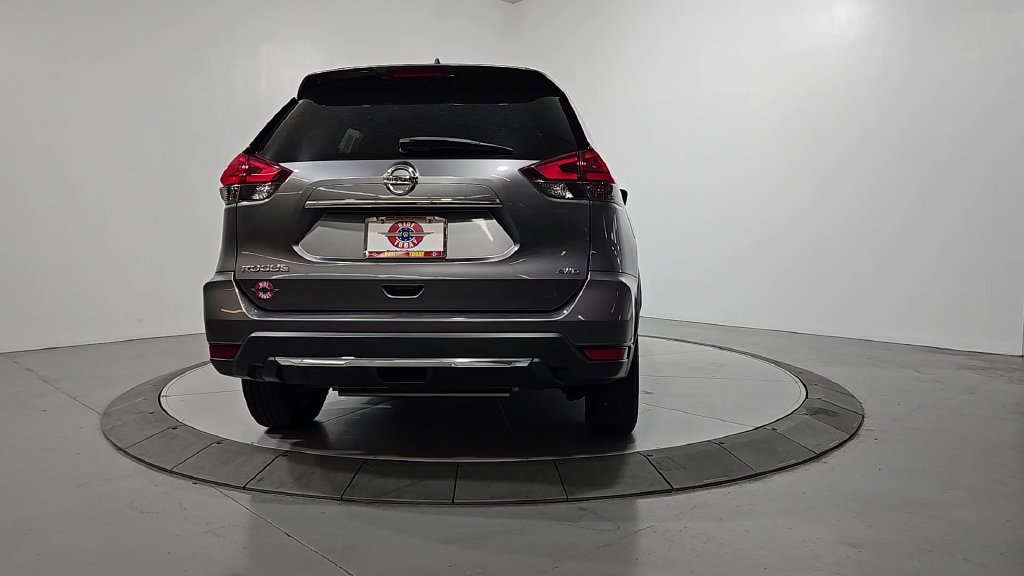 Used 2017 Nissan Rogue S w/ S Appearance Package AWD/4WD image 4