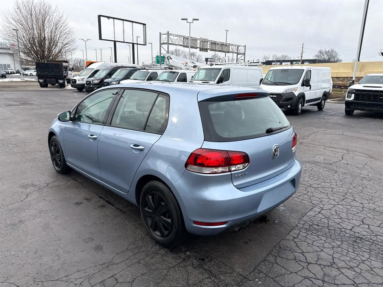 Used 2011 Volkswagen Golf 4-Door image 6