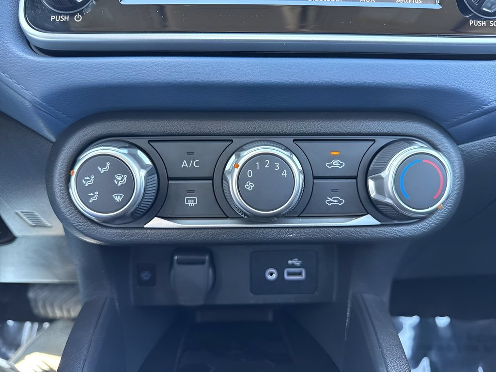 Used 2025 Nissan Versa SV FWD image 17