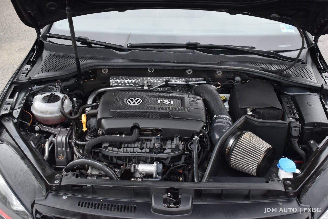 Used 2017 Volkswagen GTI SE FWD image 30