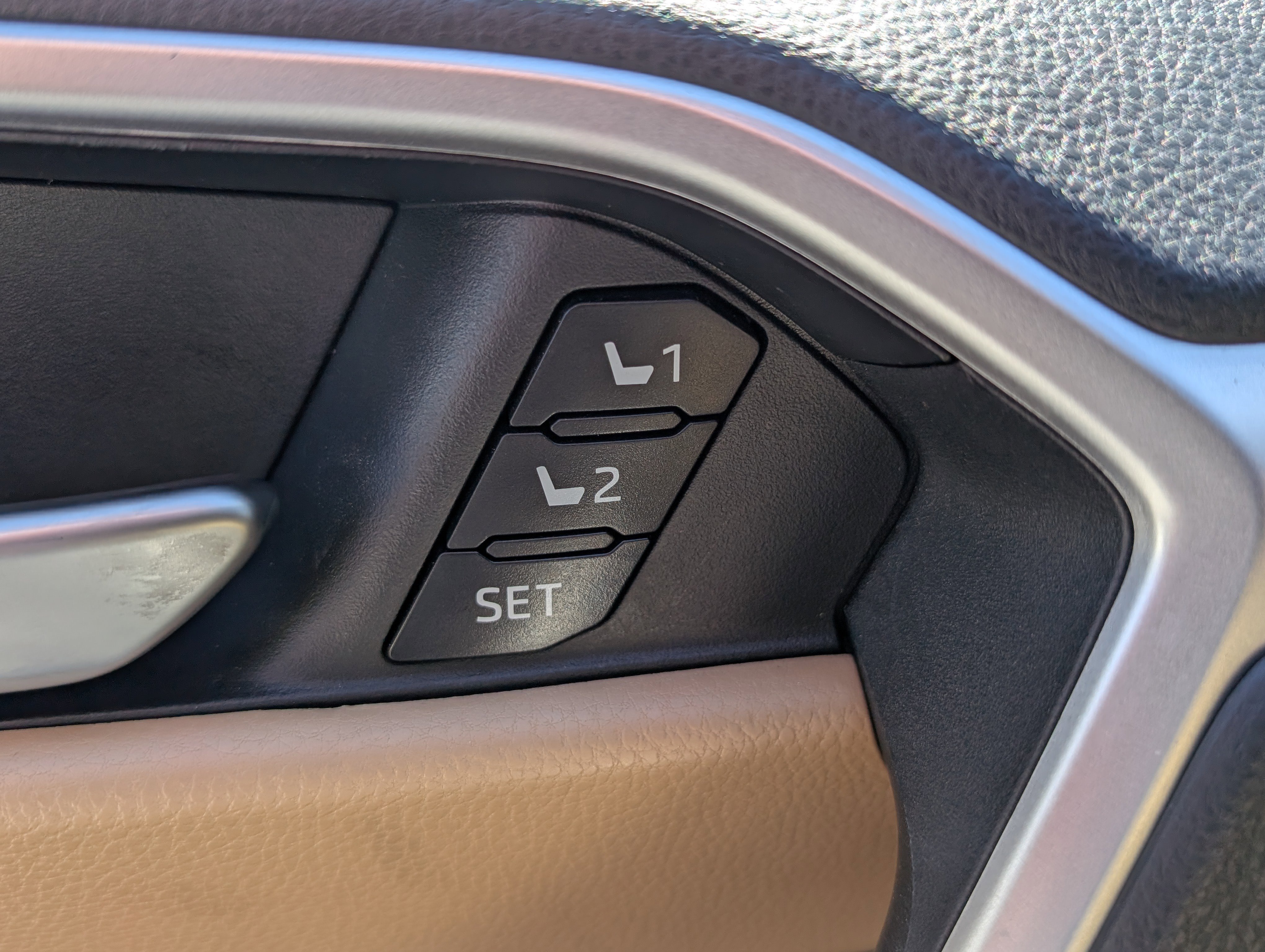 Used 2023 Toyota RAV4 XLE Premium AWD/4WD image 21