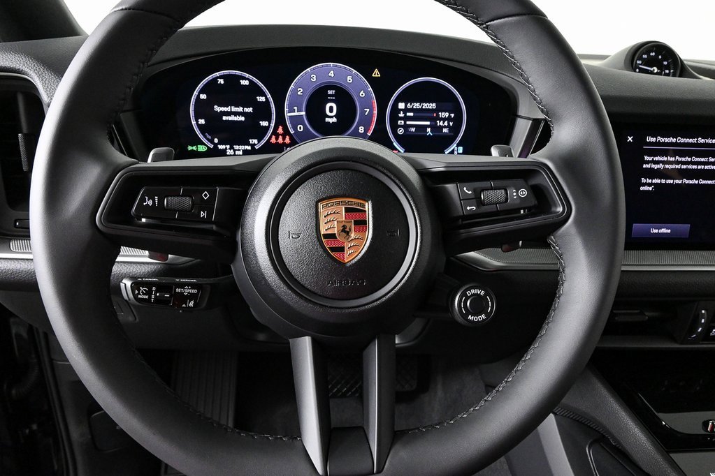 Used 2025 Porsche Cayenne Coupe image 9