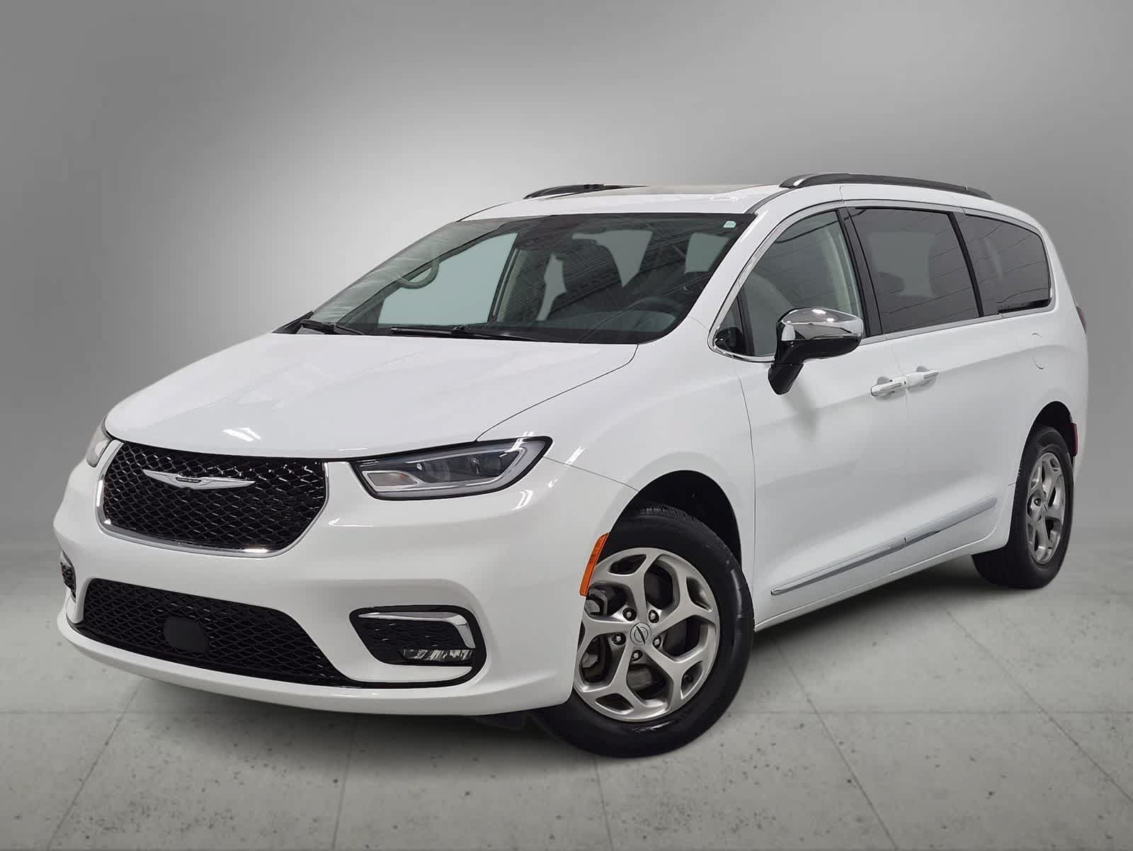 Certified 2023 Chrysler Pacifica Limited w/ Trailer Tow Group