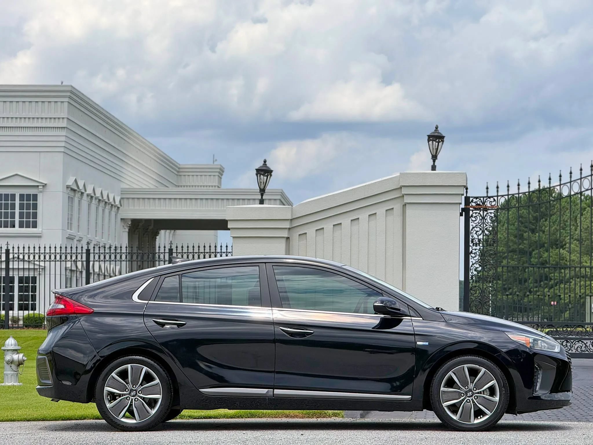 Used 2019 Hyundai Ioniq Limited w/ Ultimate Package 02 FWD image 6