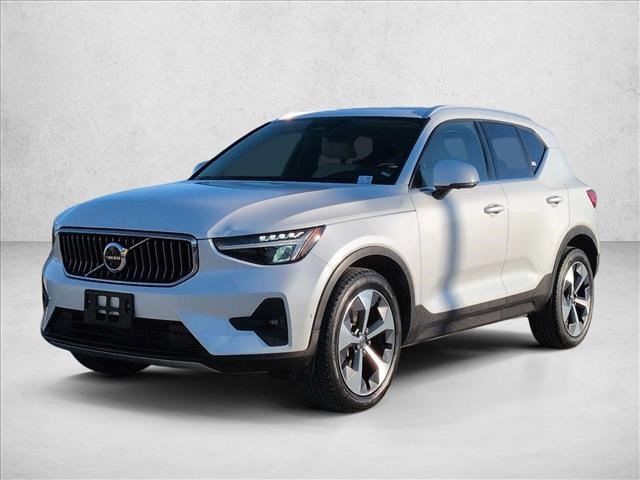 Used 2023 Volvo XC40 B4 Plus w/ Driver Assist Package image 1