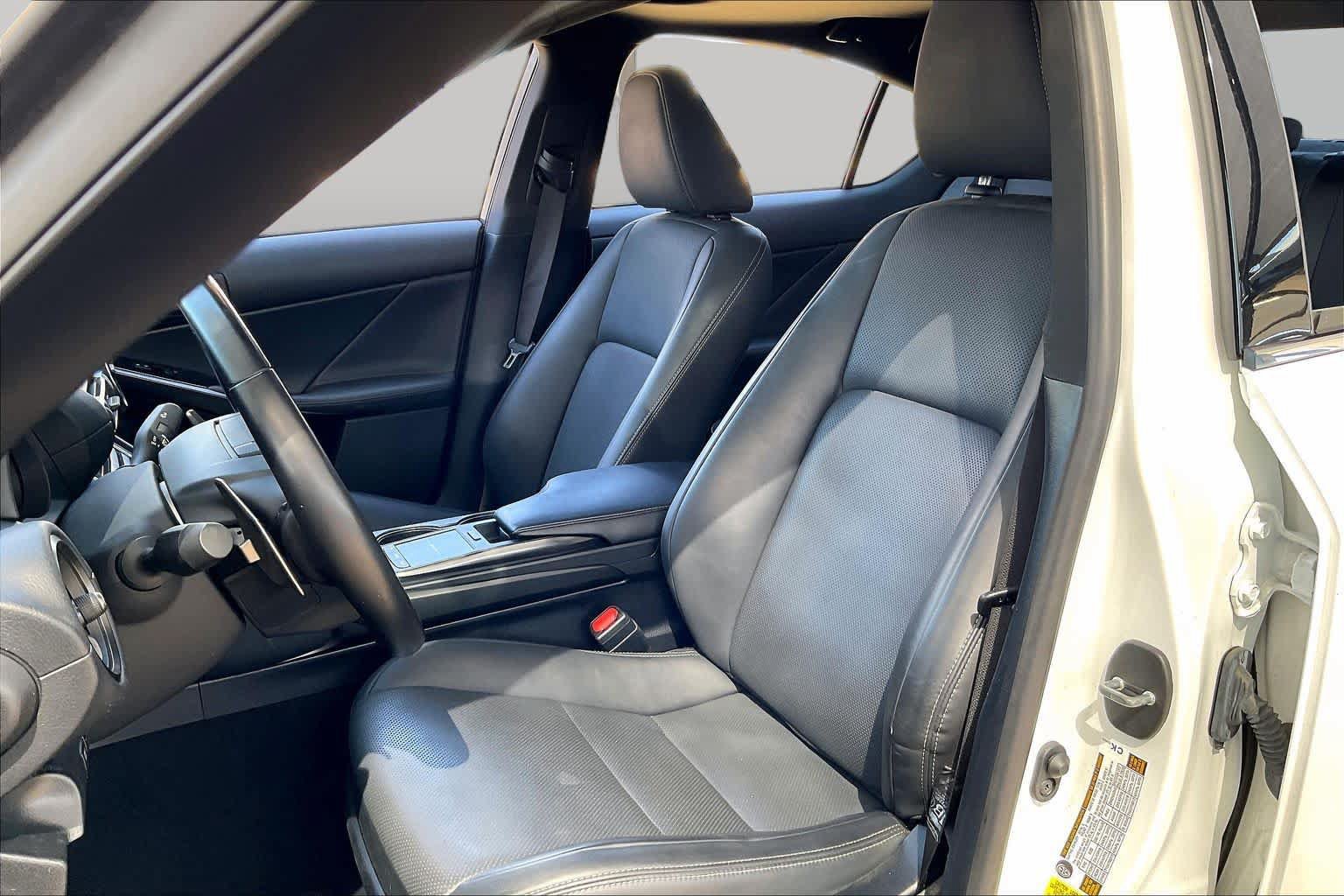 Used 2024 Lexus IS 300 w/ Comfort Package RWD image 9