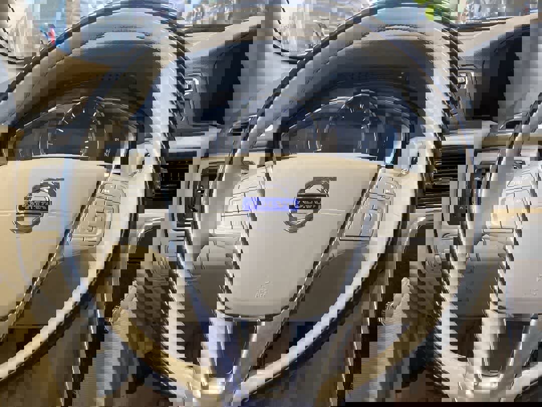 Used 2016 Volvo XC70 T5 Premier w/ Proximity Package image 17