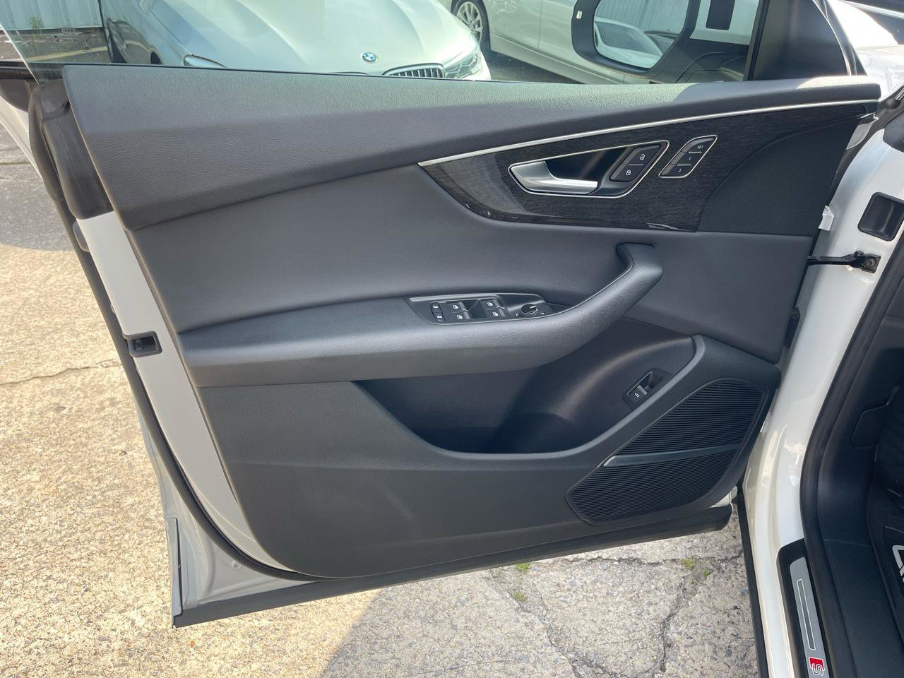 Used 2019 Audi Q8 Premium Plus image 6