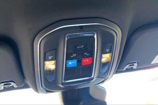 Used 2025 Jeep Wagoneer L Series II image 36