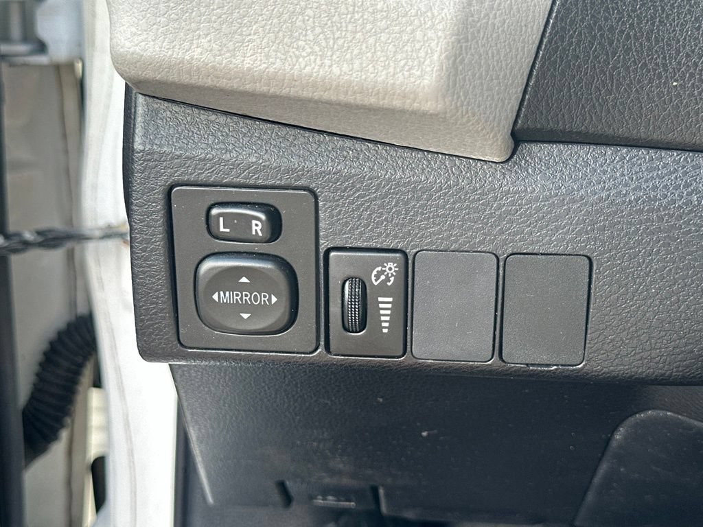 Used 2016 Toyota Corolla LE FWD image 17