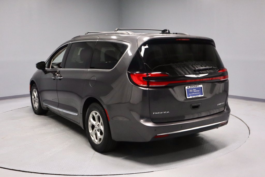 Used 2023 Chrysler Pacifica Limited FWD image 7