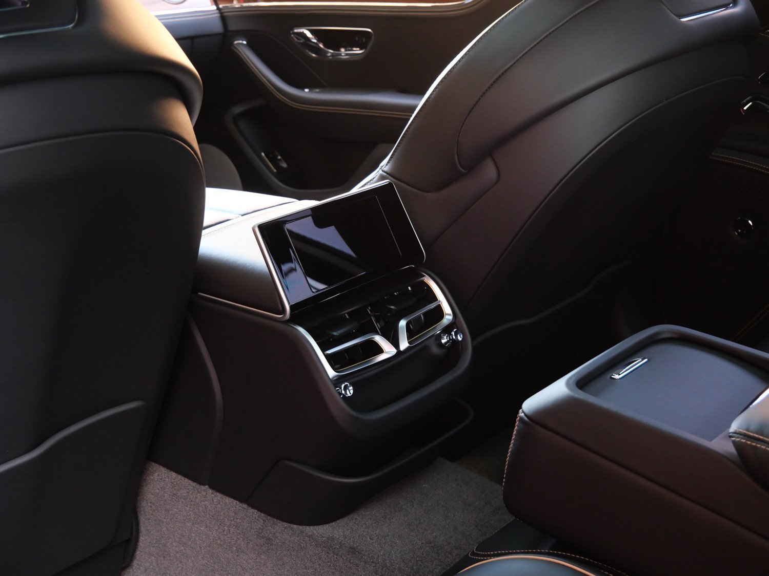 New 2026 Bentley Flying Spur V8 AWD/4WD image 18