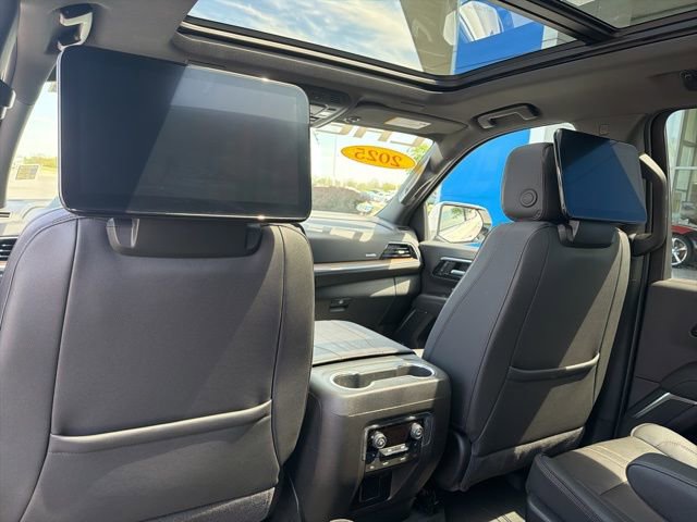 Used 2025 Chevrolet Suburban High Country AWD/4WD image 24