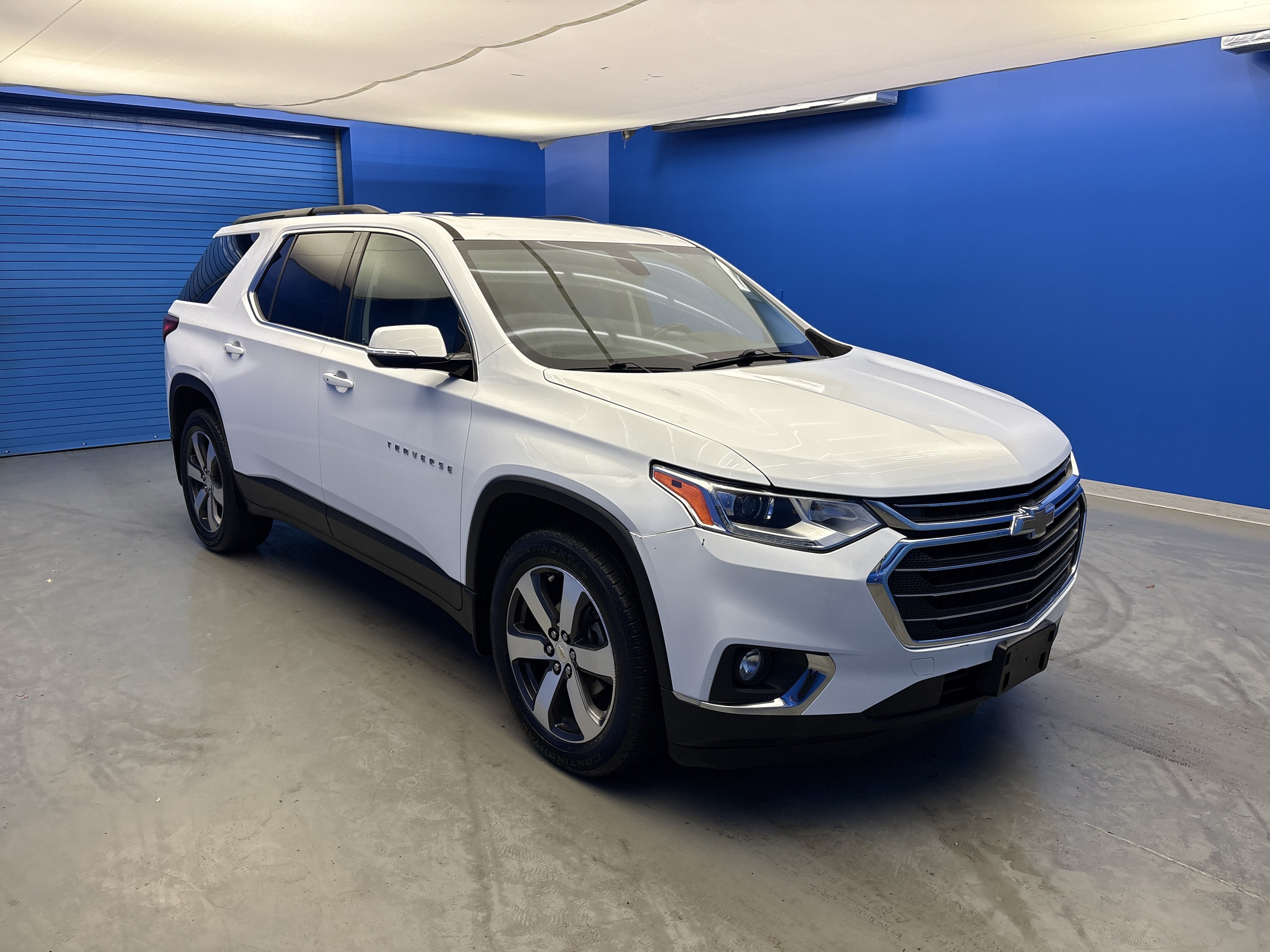 Used 2019 Chevrolet Traverse LT w/ LT Premium Package FWD image 2