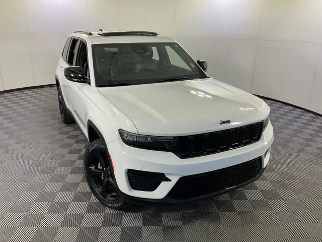 Used 2023 Jeep Grand Cherokee Altitude AWD/4WD image 44