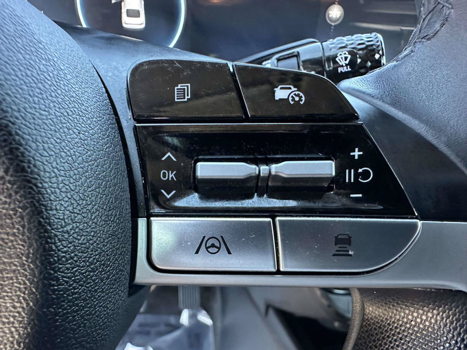 Used 2025 Hyundai Elantra SEL FWD image 18