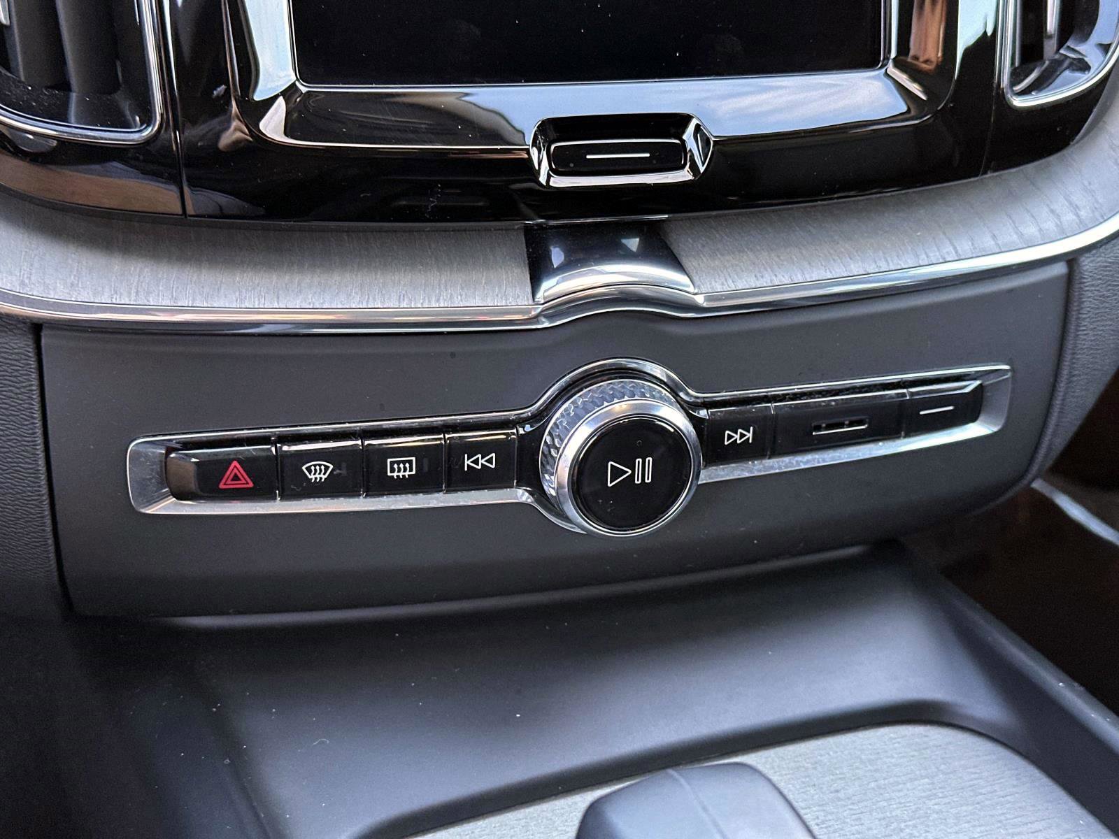 Certified 2025 Volvo XC60 B5 Plus image 24